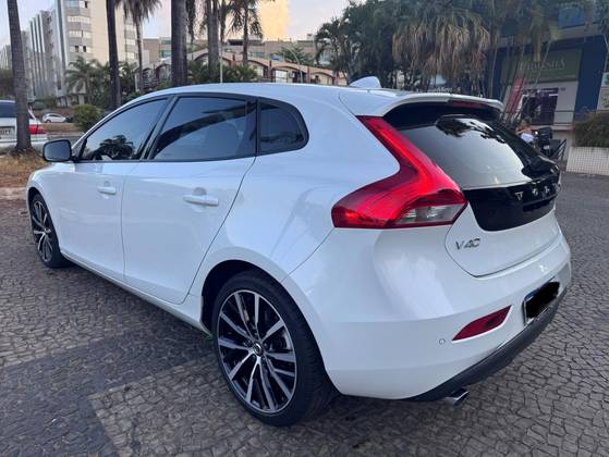 VOLVO V40 2.0 T4 MOMENTUM GASOLINA 4P AUTOMÁTICO VOLVO V40 2.0 T4 MOMENTUM GASOLINA 4P AUTOMÁTICO
